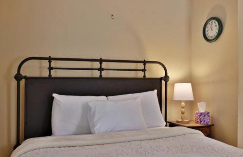 Chittenden Farmhouse - Historic 4BR, 2BA, 20 Min to Skiing, 7 Min to Mountaintop Resort - Foto 31