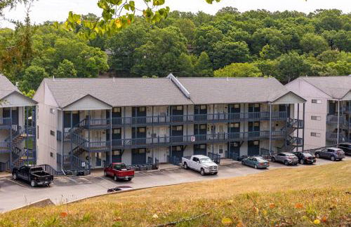 F Lakefront! Remodeled, Sleeps 4, Boat Slip, Patio, WiFi, Cable, Pool - Foto 54