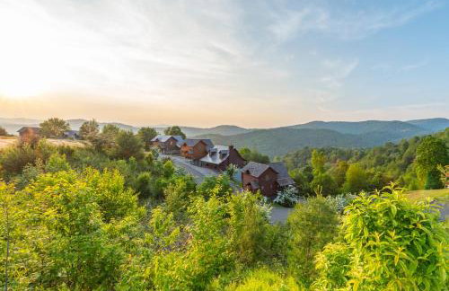 Whiskey Hills - Newly Remodeled Luxury Cabin with Hot Tub, Incredible Views close to Asheville, walk to Hatley Pointe & Ski! - Foto 6
