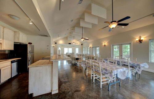 1800's Antique Log Cabin with Modern Amenities near Fredericksburg and Kerrville, Texas - Photo 26