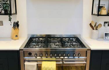 The Cuckoo's Retreat - Luxurious home with private garden & jacuzzi - Photo 12