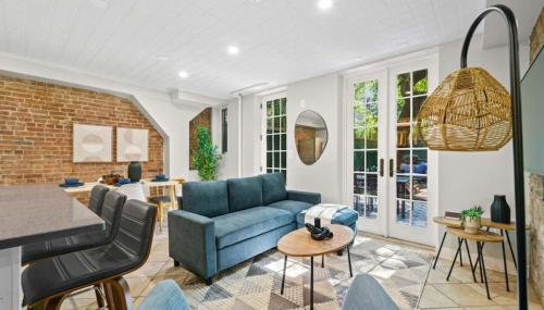 Newly Renovated 2BR w Rare Private Backyard and BBQ - Foto 2