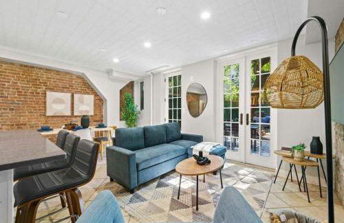 Newly Renovated 2BR w Rare Private Backyard and BBQ - Foto 2