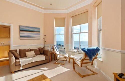 7 South Beach Court - Sea Front Apartment With Spectacular Sea Views - Photo 12