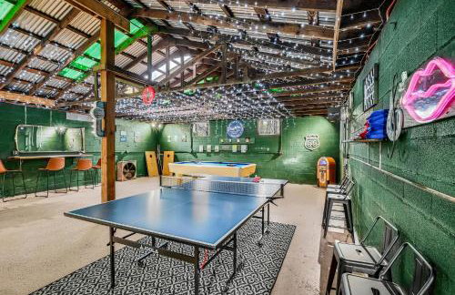 Unique Cabin With Hot Tub Close to Town - Foto 41