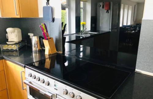 Cosy 3 bedroom home in centre of Brodick - Photo 4