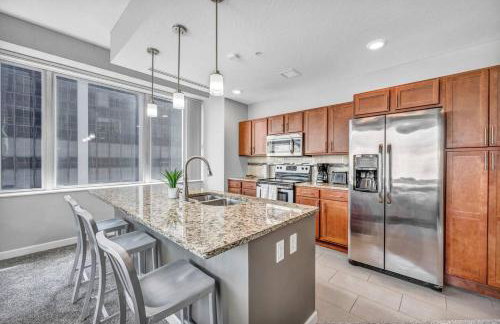 Luxury High-rise Condo w/ Views! Heart of Downtown - Photo 1