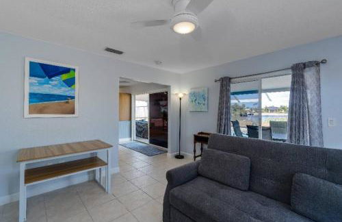 "Canal Dreams" 3 BR2 BA pool home on the canal - Foto 48