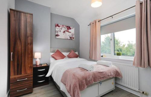 Comfy stays, Rotherham for contractors & Families, spacious, conservatory, free parking, wifi, 3BDR - Foto 44