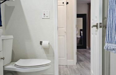 The Ruby - Hot Tub - King beds - Close to LMC - Foto 29