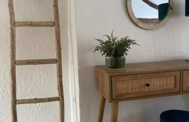 1750's cottage with open fire and beams - Foto 32