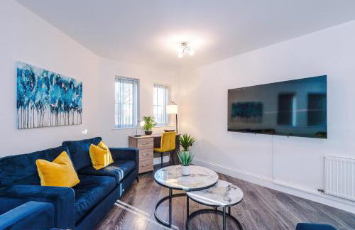 NEW!- GORTON PLACE By Greenstay Serviced Accommodation - 4 Bed 3 Bath House In Manchester - FREE Parking - FAST 250 Mbps Wi-Fi - Ideal for Contractors, Business Travellers & Relocations - Close to City Centre, Airport, Etihad Stadium - LONG STAYS WELCOME - Foto 1