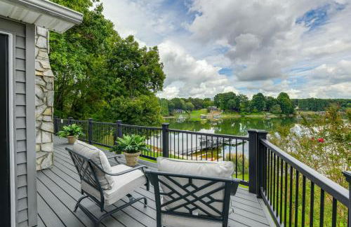 Lakefront Sherrills Ford Haven with Boat Dock! - Foto 19