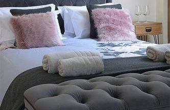 Unique 3 b'room house + free parking /city centre - Photo 14