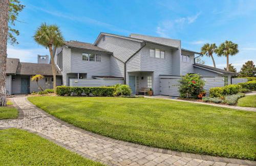 Beachy Vibes - 2BR w lake views & screened sunroom - Foto 1