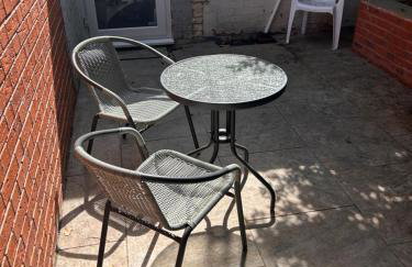 Vibrant Bungalow 2 Bedroom Flat with secure private parking - Foto 8