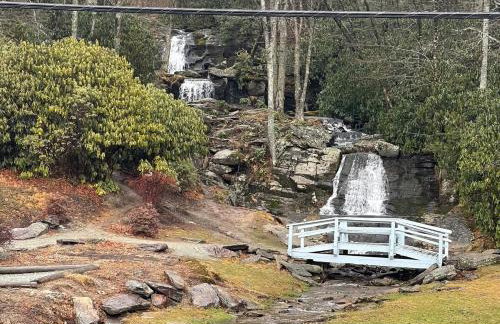 Twin Oaks Cabin at Linville, Private, New remodel - Foto 22