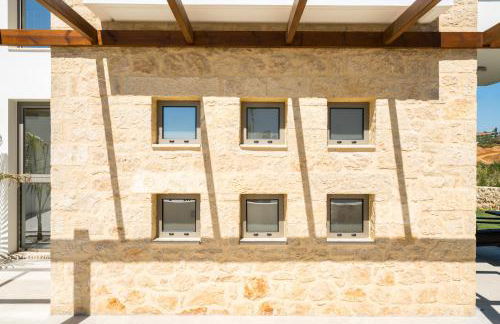 Beachfront Nymphes Aigli with Private Pool, Children Area & BBQ - Photo 39