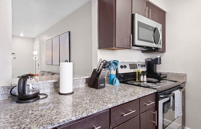 Spacious and Cozy King Bed 2BR Suite 5 Min to DT - Foto 10