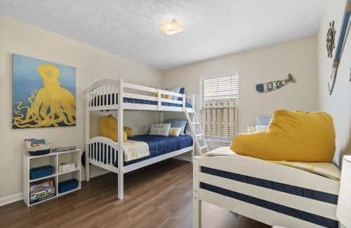 Escape to Paradise w Saltwater Pool 25 Min to PCB - Foto 4