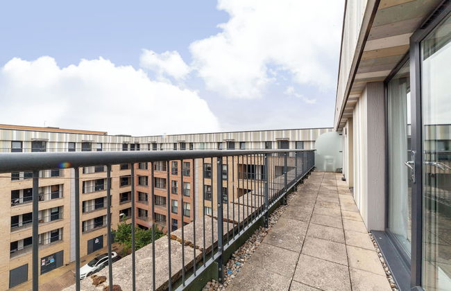 Top-rated Penthouse - King Size Bed & Free Parking - Photo 25