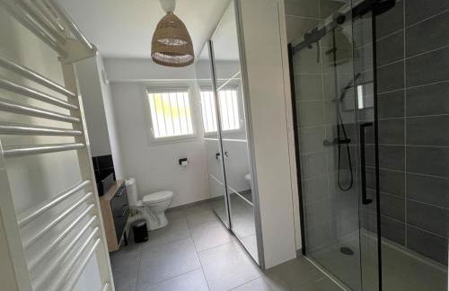 T2 cosy avec terrasse et jardin à Belley - Foto 18