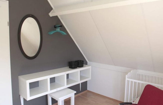 Appealing Bungalow With Garden - Photo 18