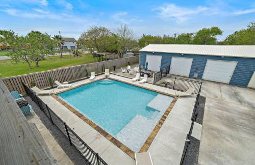 Gorgeous Home with Huge Private Pool and Game Room - Foto 32