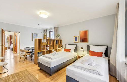 NASA Homes I Moderne Suite I Zentral I 3 Zimmer I 3 Balkone I neu renoviert I Smart TV I Hotelbetten - Foto 2