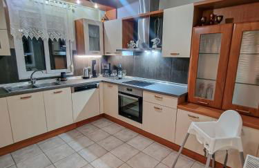 Lena's Family Home - Foto 8