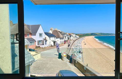 Beachfront Cottage with Sea Views & Coastal Walk - Foto 1