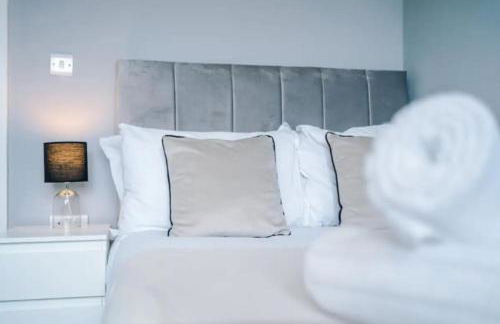 Lux 3 Bed 10 mins from Centre - Parking & Netflix - Foto 11