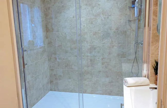 The Ayres House 2-bed Apartment in Cambridge - Photo 22