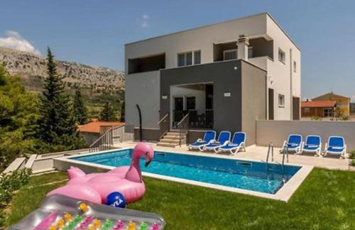 Modern & Stylish Villa with Private Pool - Foto 32