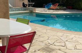 2 pièces dans villa avec piscine parking à 10 mins de Cannes - Foto 9