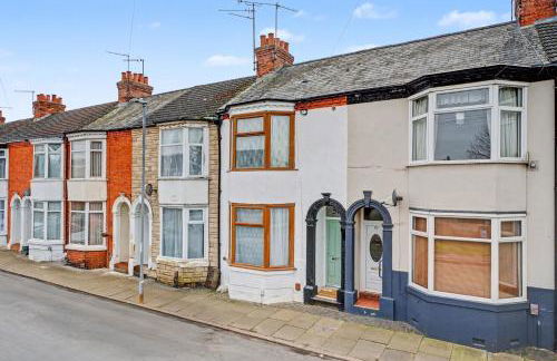 Countess House, Northampton - Stylish Modern 2-Bedroom House with Garden - Free Parking - Foto 33