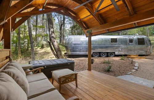 Airstream w Bathtub, River, & Hot Tub - Foto 29