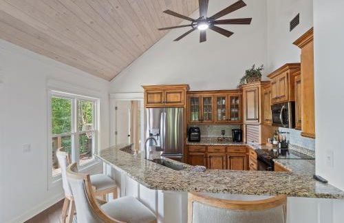 L & L Lodge - Six Bedrooms! Pet-Friendly! - Foto 11