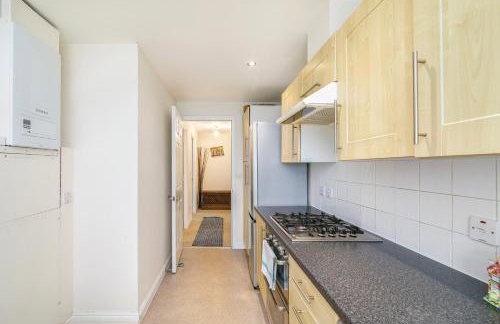 Modern flat in North London close to tube - Photo 6
