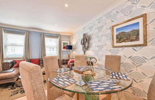 Lisburne Place - Luxury Three Bedroom Town House - Photo 6