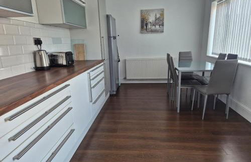 Entire House - Cheshire Oaks/Ellesmere Port - Foto 7