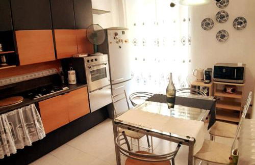 GABRY'S HOME Three-Bedroom Big Apartment near city center & train station to Pisa and Florence & ferries to Sardegna Corsica - Foto 9