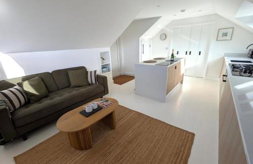 Cober Riverside Retreat - Luxury Barn Apartment in The Heart of Cornwall - Photo 8