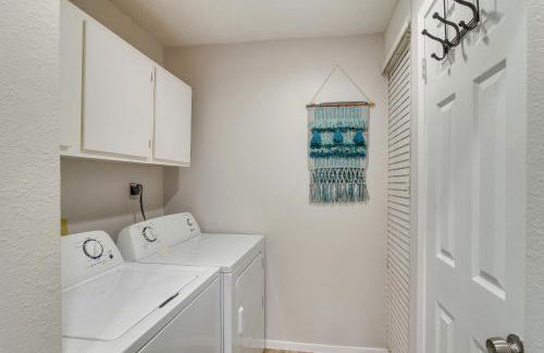 Less Than half Mi to Beach! Hot Tub Haven in Galveston - Foto 10