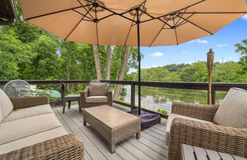 Riverside Oasis with Stunning Views, Cozy Firepit! - Photo 14