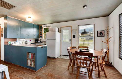 VINTAGE RIVER CAMP CABIN! PRIVATE RIVER ACCESs! - Foto 4