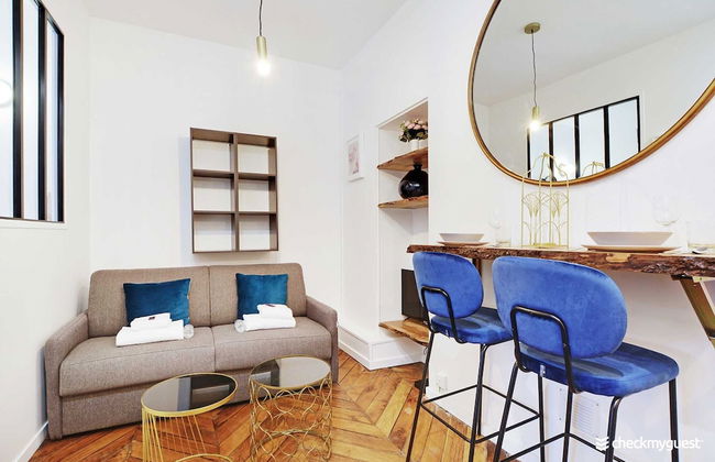 Chic Apartment in Paris for Couple - Photo 7