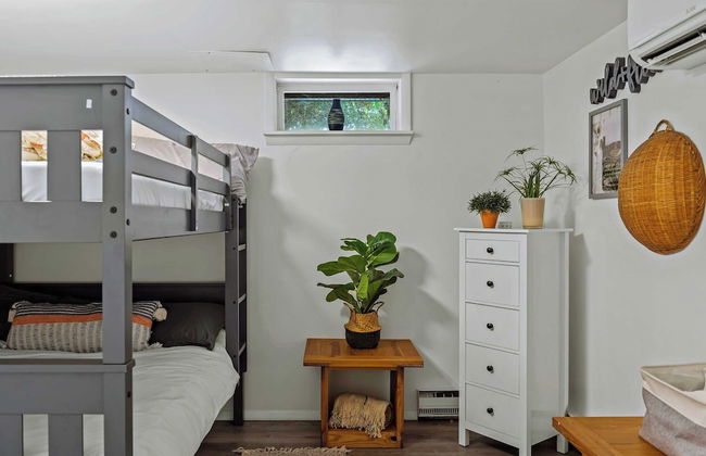 Lake It Right by Avantstay Lakefront w/ Dock, Hot Tub, Fire Pit & Game Room - Photo 26