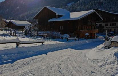 Chalet familial authentique et spacieux 2 chambres 4 à 6 personnes avec parking proche des remontées - Foto 1