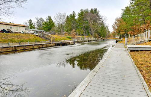 Canal-Front Cabin Dock and Fire Pit in New Lisbon - Foto 22